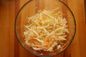 салат из свежей капусты и моркови