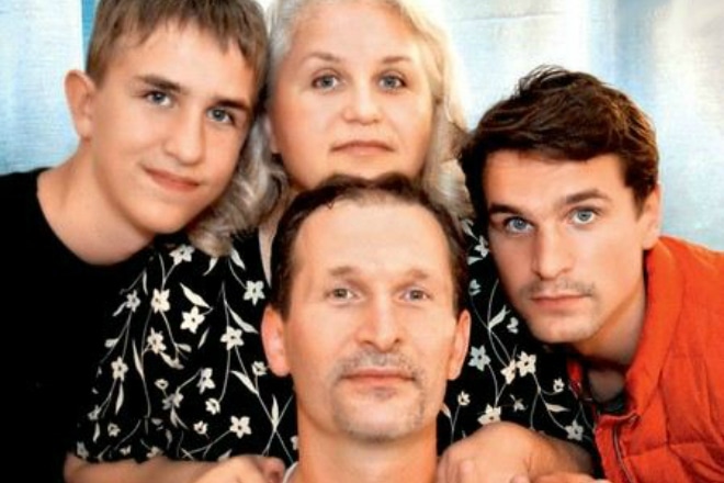 Иван Добронравов с братом и родителями Иван Добронравов с братом и родителями