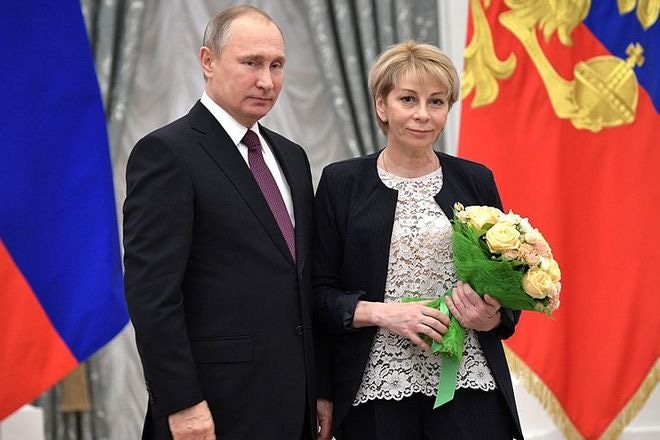 Владимир Путин и Елизавета Глинка в 2016 году Владимир Путин и Елизавета Глинка в 2016 году