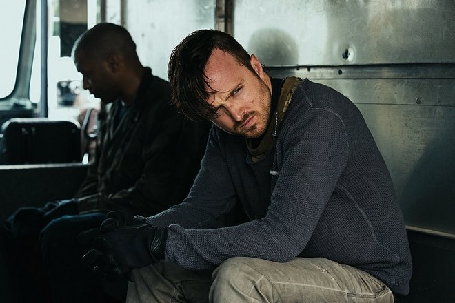 Чиветел Эджиофор и Аарон Пол (кадр из фильма «Три девятки») Чиветел Эджиофор и Аарон Пол (кадр из фильма «Три девятки»)