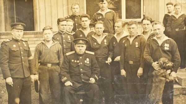 Прохватилов Иван Васильевич с бойцами Прохватилов Иван Васильевич с бойцами