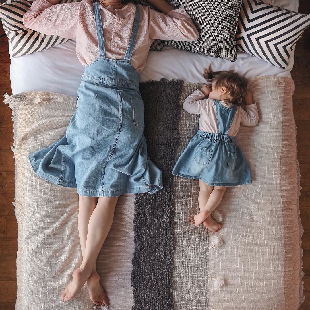Пока ребенок спит: как «сонная мама» покоряет интернет трогательными снимками, фото № 13