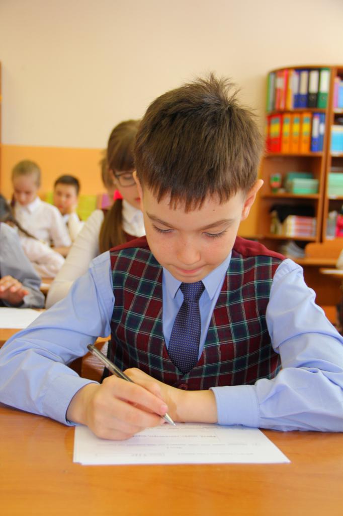 ученик за партой