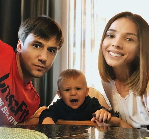 Иван Жидков с Лилией Соловьевой, дочерью Машей и сыном Степаном