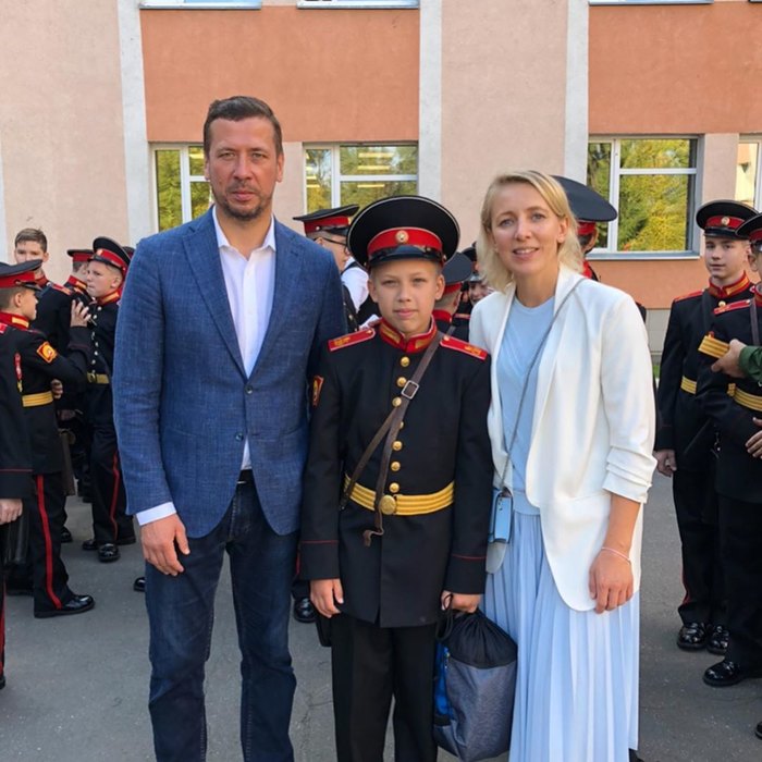 Андрей Мерзликин с женой Анной и старшим сыном Фёдором 