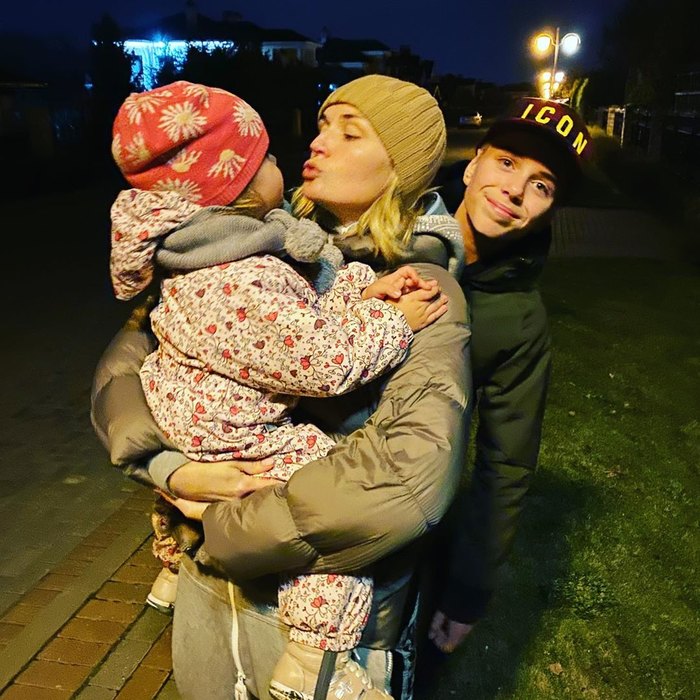 Полина Гагарина с сыном Андреем и дочерью Мией 