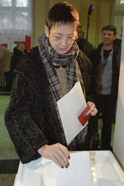 На выборах 2003 года Ирина Хакамада не прошла в парламент