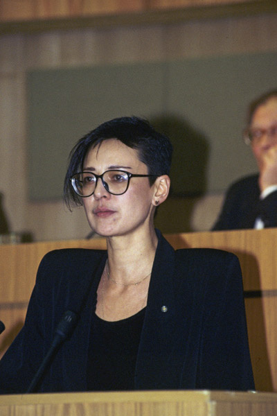 Ирина Хакамада на заседании Госдумы. 1994 год