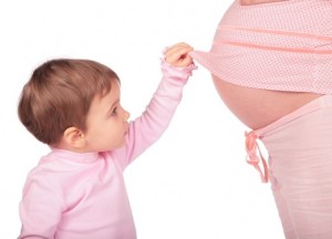 беременная женщина и мальчик