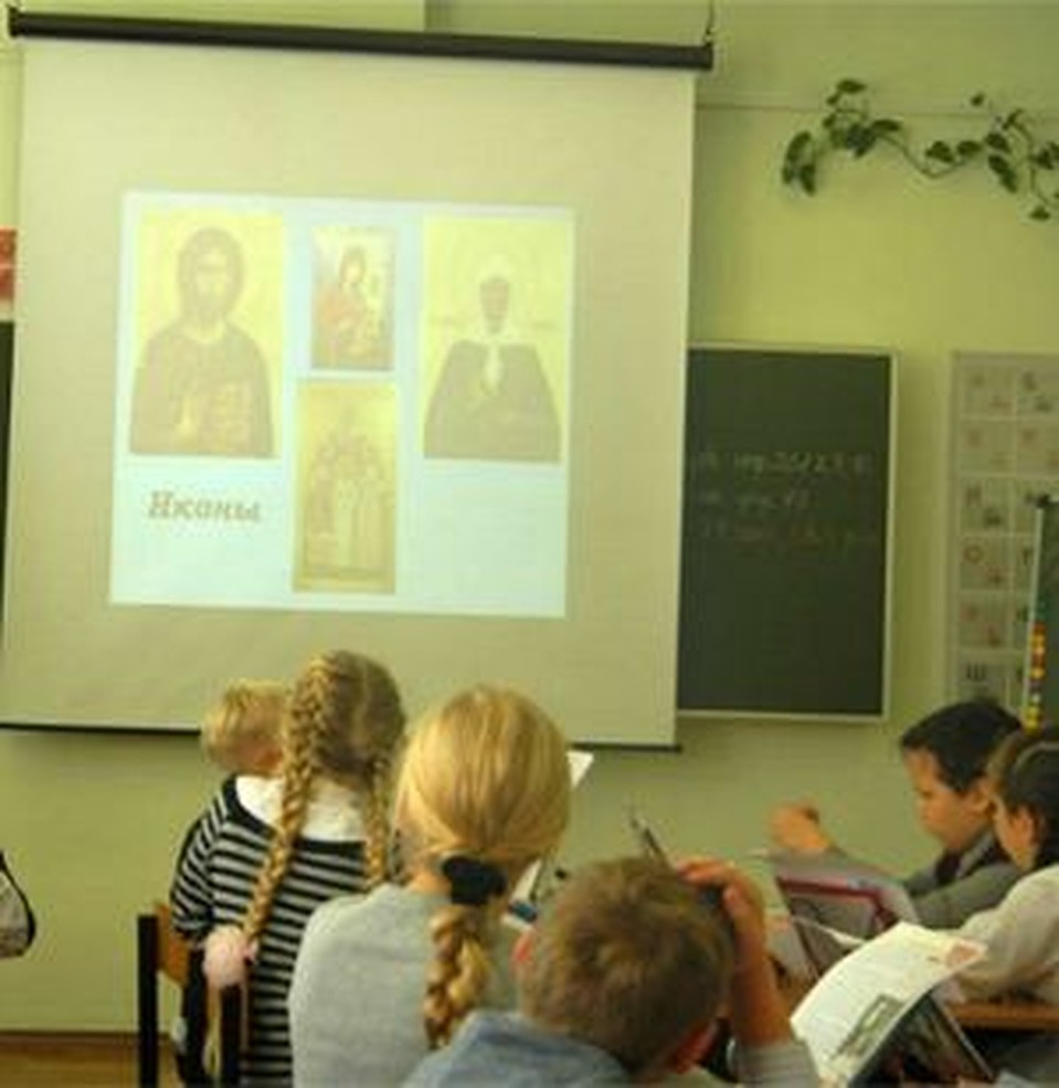 Православие в школах дети проходить будут, но православные ценности им навязывать никто не собирается. 