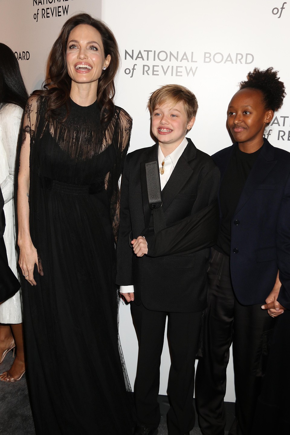 Обе дочки Джоли и Питта предпочитают мальчишечью одежду. Темнокожая Захара держалась до последнего. Фото: GLOBAL LOOK PRESS