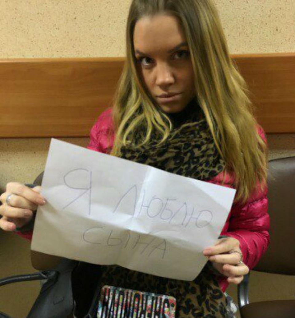 Катя перед заседанием суда. ФОТО: Екатерина ГОРДОН