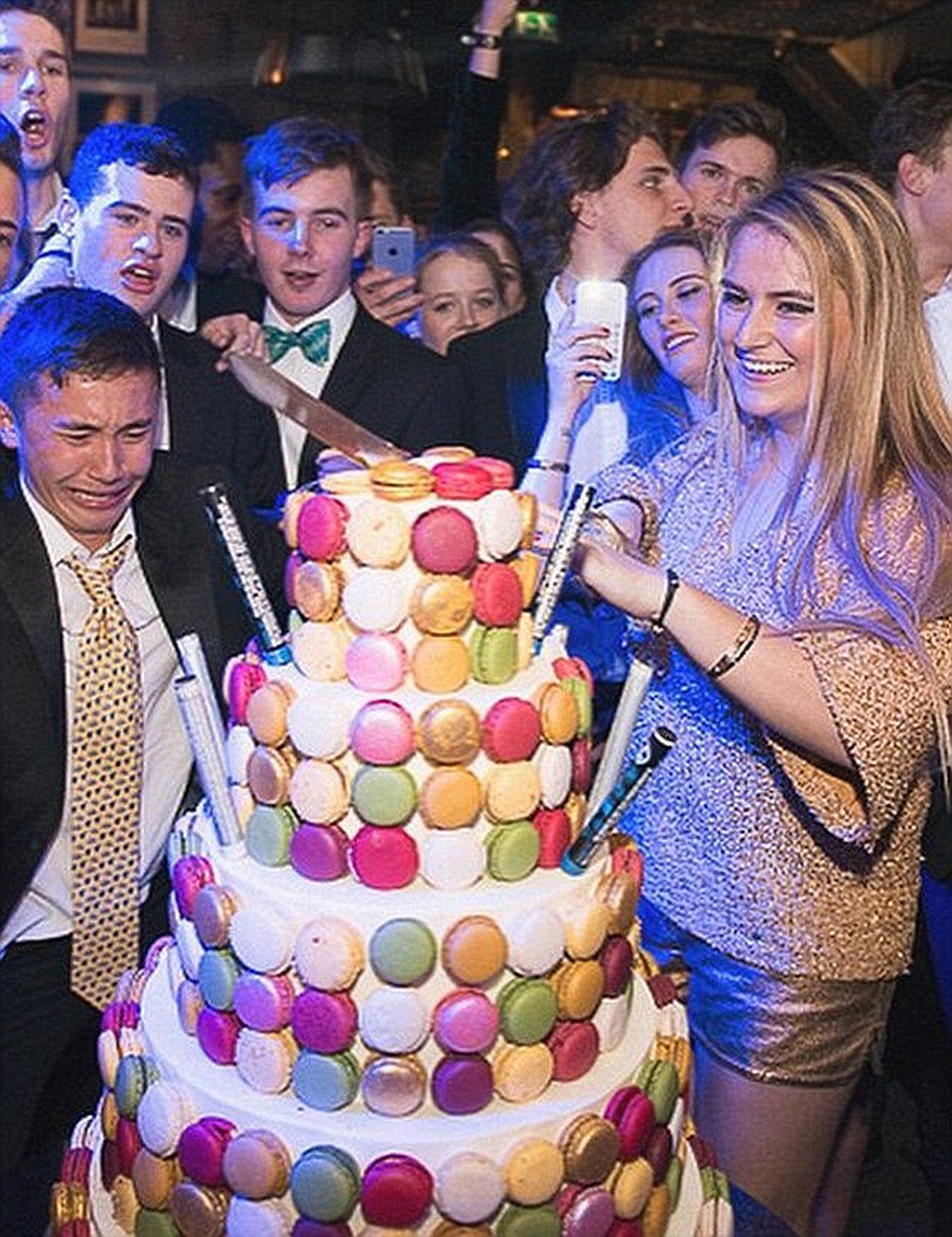 Хотя еще год назад ела тортики без ограничений. На фото - вечеринка в честь 18-летия Софьи Абрамович. Фото: Инстаграм. 