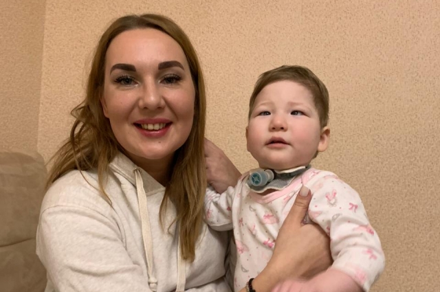 Марина с одной из подопечных фонда – Эвелиной Фельк – девочкой с синдромом Ундины