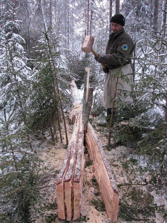 Постройка зимовья за 20 дней в заснеженном лесу