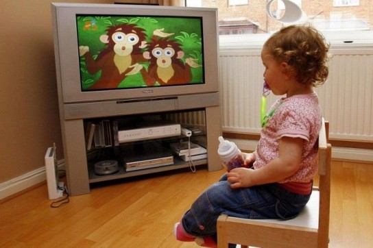С какого возраста можно включать мультфильмы ребенку?