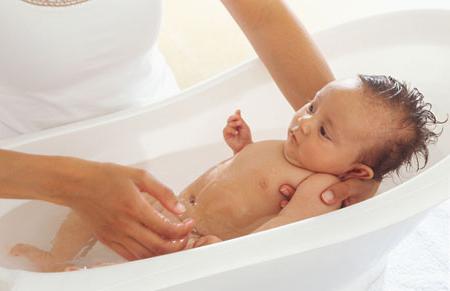 как правильно подмывать новорожденного мальчика