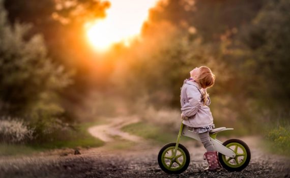 детская фотосессия на велосипеде