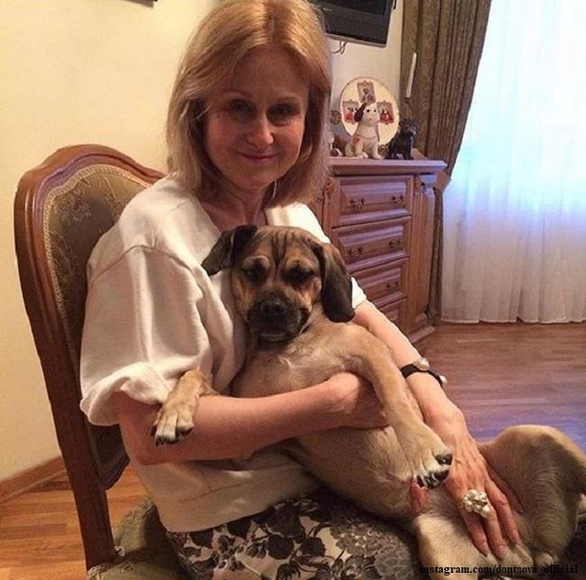 Дарья Донцова с любимым питомцем