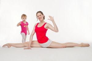 Упражнения с ребенком на руках